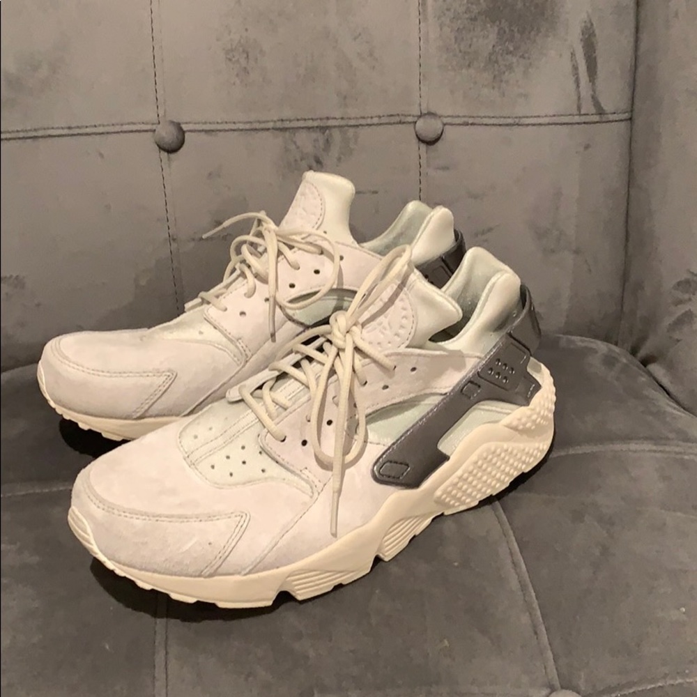 Women’s size 9.5 Hurache